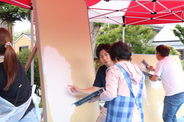 現場監督から塗り方をお伝え｜岩手県で自然素材にこだわった注文住宅を建てるなら大共ホームの画像